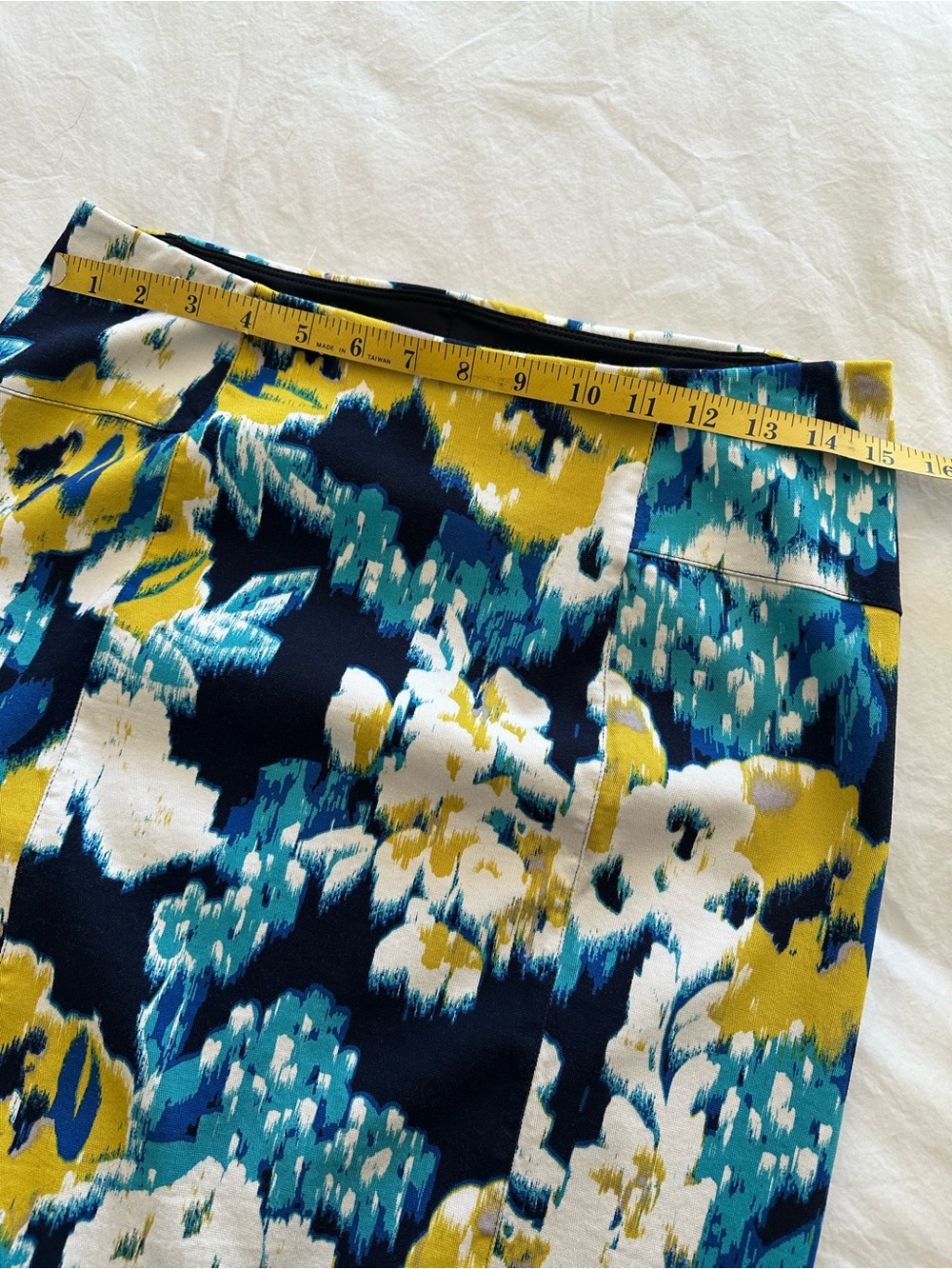 Lysse floral colorful skirt, size large - Picture 7 of 9